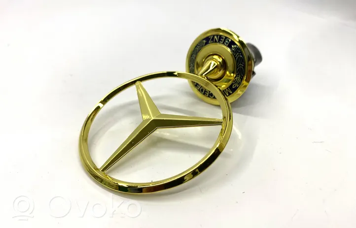 Mercedes-Benz B W245 Mostrina con logo/emblema della casa automobilistica 