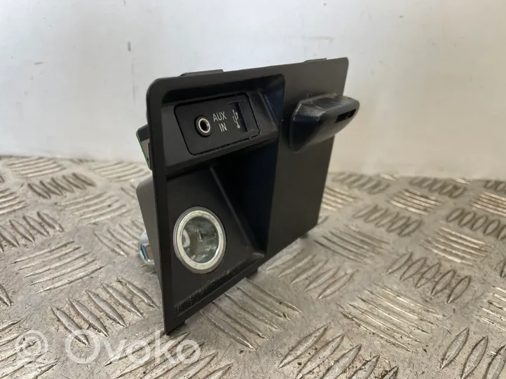 BMW X5 E70 AUX in-socket connector 9115084