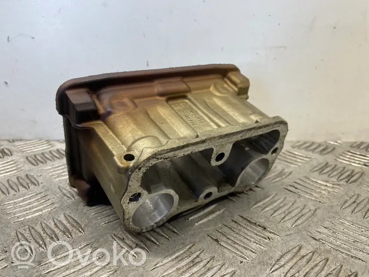 BMW 3 E92 E93 Sonstiges Einzelteil Motor 7605104