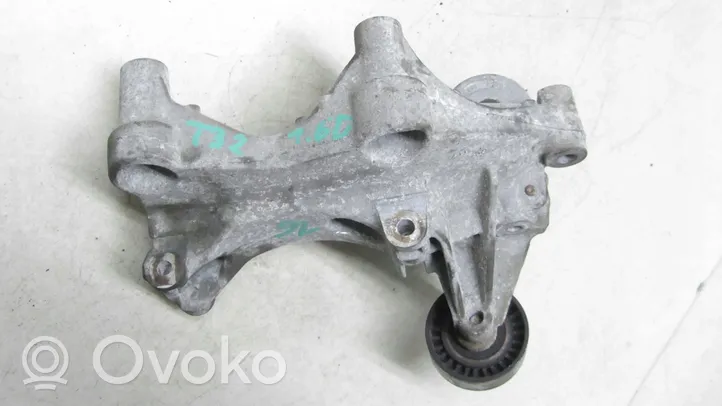 Nissan X-Trail T32 Soporte del alternador 117105124R