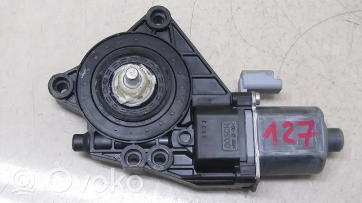 KIA Venga Moteur de lève-vitre de porte avant 824501P000