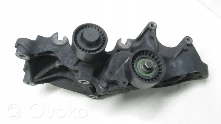 Renault Trafic II (X83) Soporte del alternador 8200462166