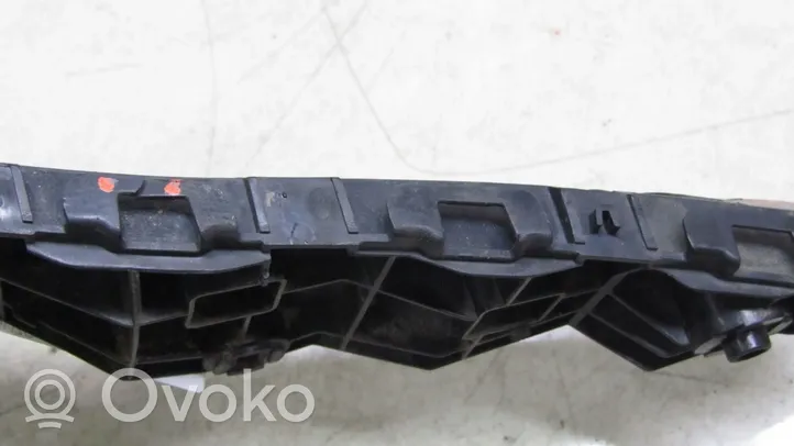 Toyota Avensis T270 Uchwyt / Mocowanie zderzaka przedniego 