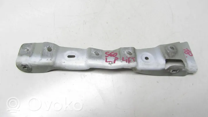 Volvo S60 Supporto di montaggio del parafango L743