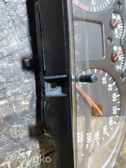 Volkswagen PASSAT B5 Speedometer (instrument cluster) 3B1919930
