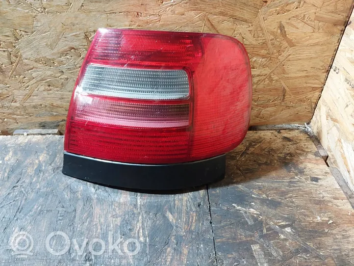 Audi A4 S4 B5 8D Galinis žibintas kėbule 8D0945096C