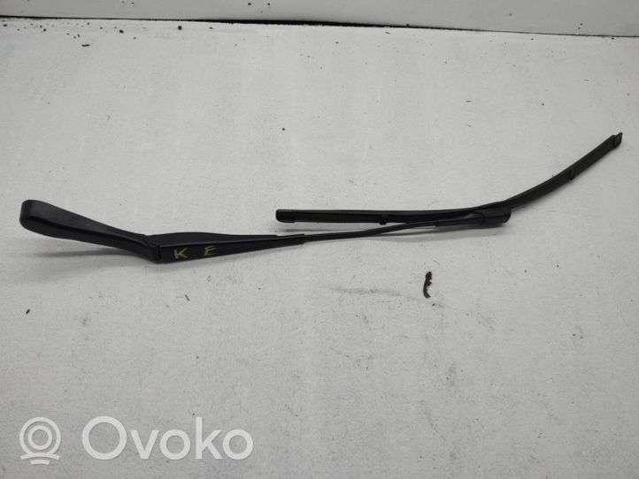 Mercedes-Benz C W205 Bras d'essuie-glace avant A2058203301