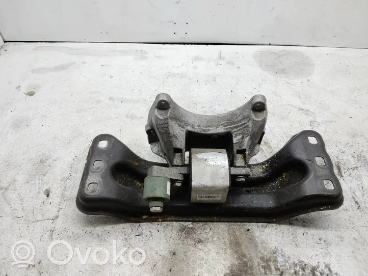 Mercedes-Benz C W205 Soporte de montaje de la caja de cambios A2052405100