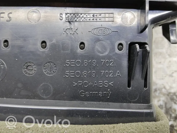 Skoda Octavia Mk3 (5E) Boczna kratka nawiewu deski rozdzielczej 5E0819702A