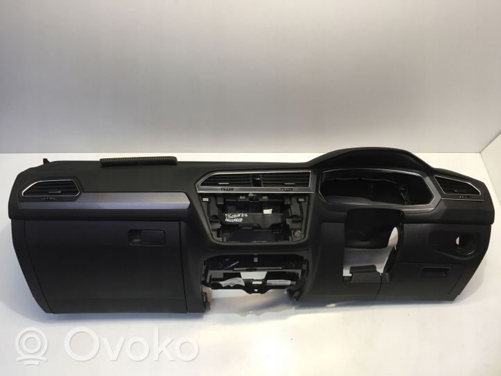 Volkswagen Tiguan Allspace Panelė 5NM857003