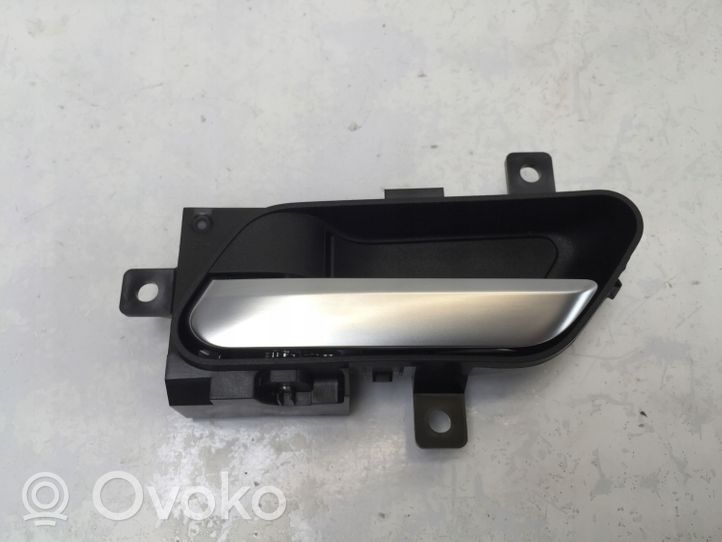 Nissan Qashqai J12 Klamka wewnętrzna drzwi tylnych 806716UA0A