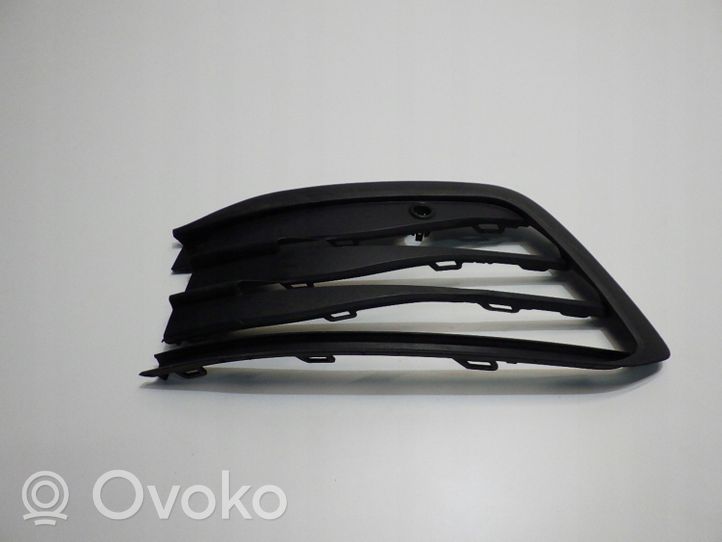 Volkswagen Golf VIII Grille inférieure de pare-chocs avant 5H0853665J