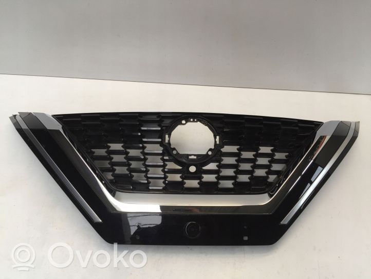 Nissan Qashqai J12 Grille calandre supérieure de pare-chocs avant 623106UAA