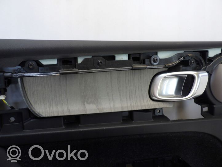 Volvo XC40 Rivestimento del pannello della portiera anteriore 4231825