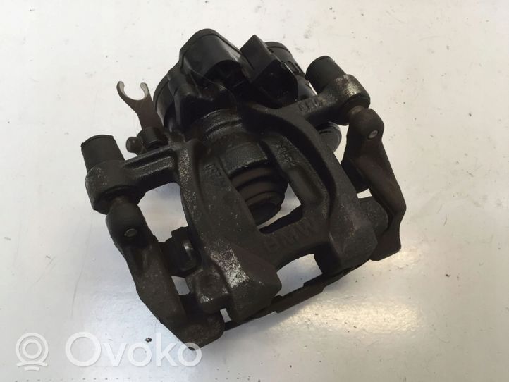 BMW 1 F40 Caliper del freno trasero 6892606