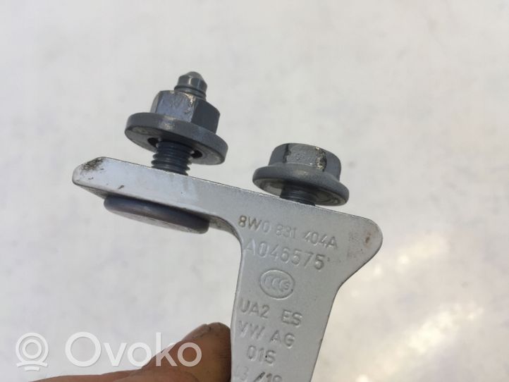 Audi A1 Cerniera inferiore della portiera anteriore 8W0831404A