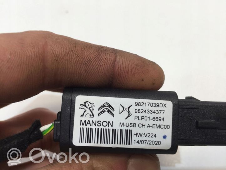 Citroen C4 III e-C4 Connettore plug in USB 9824334377