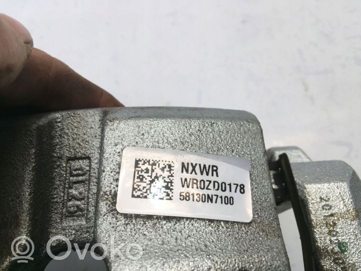 Hyundai Tucson IV NX4 Zacisk hamulcowy przedni 58130N7100