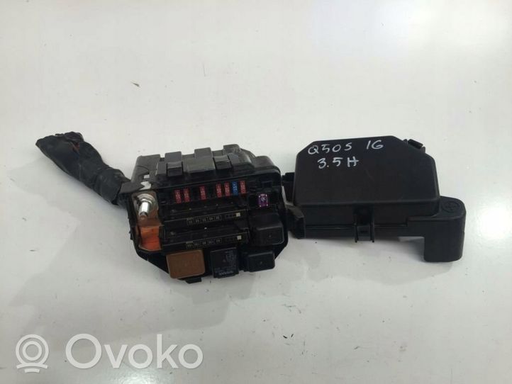 Infiniti Q50 Module de fusibles 4091982