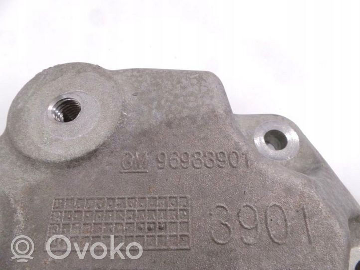 Opel Mokka Supporto di montaggio scatola del cambio 96983901