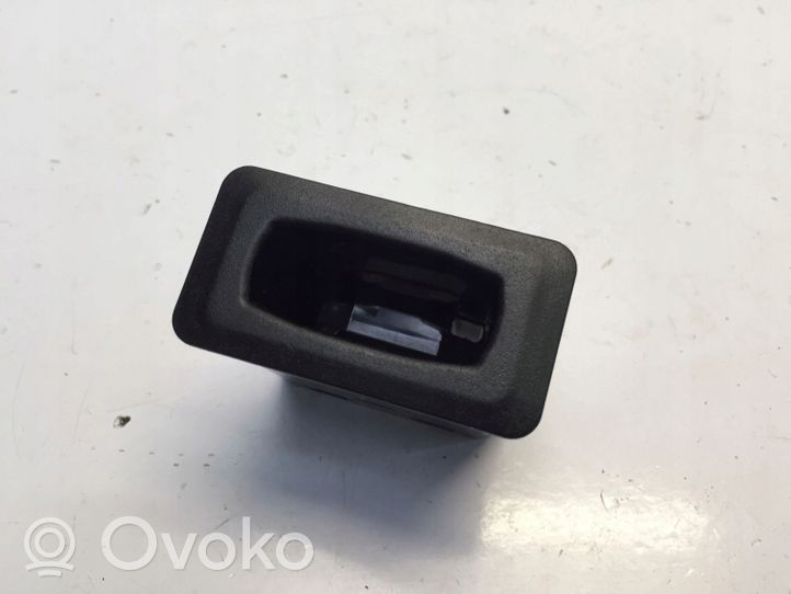 Mitsubishi L200 Autres commutateurs / boutons / leviers 8637B629