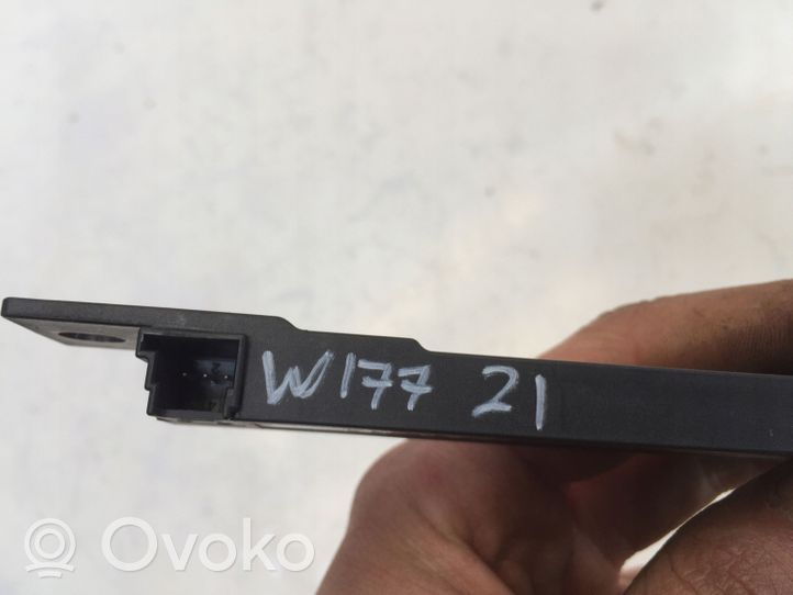 Mercedes-Benz A W177 Antenas pastiprinātājs A1679054700