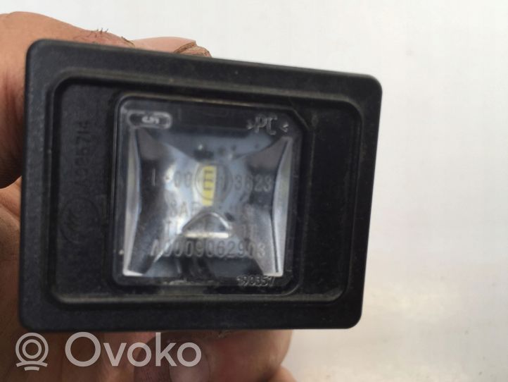 Mercedes-Benz GLA H247 Lampa oświetlenia tylnej tablicy rejestracyjnej A0009062903