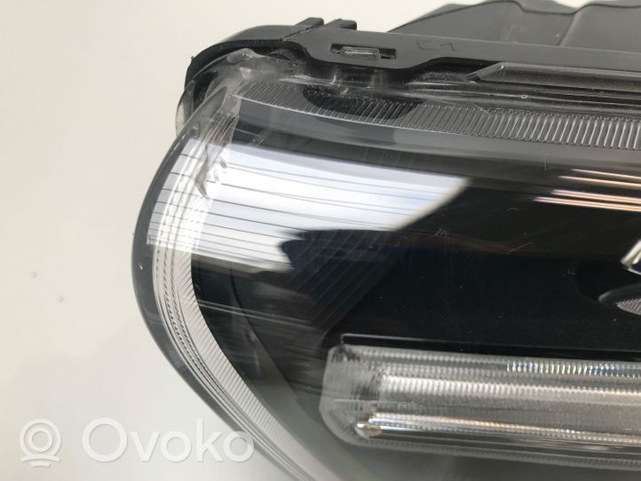 Volvo XC40 Lampa przednia 32342522