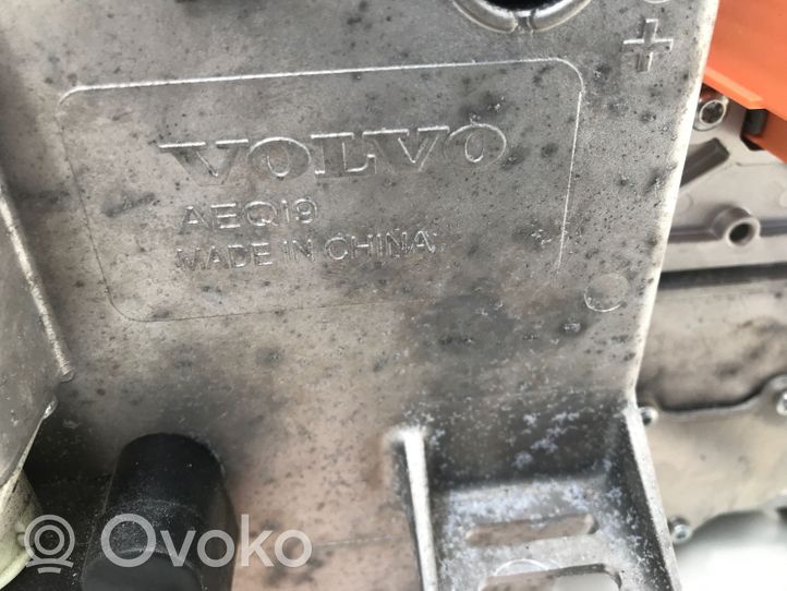 Volvo XC40 Jännitteenmuunnin/vaihtosuuntaaja 32324295