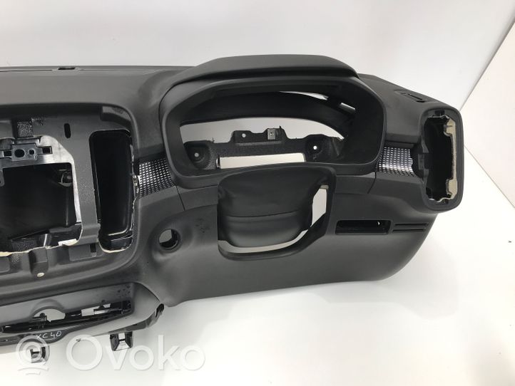 Volvo XC40 Dashboard 31442544