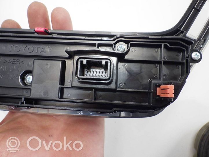 Suzuki Swace Console centrale, commande chauffage/clim 55900-02E40