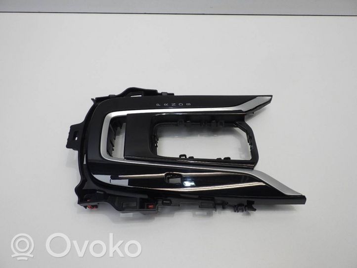 Suzuki Swace Rivestimento in plastica cornice della leva del cambio 76L511