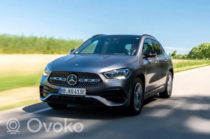 Mercedes-Benz GLA H247 Coupe-mallin takaosan koristelista A2477303301