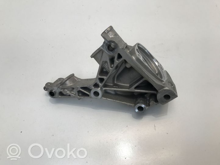 Mercedes-Benz GLA H247 Staffa del cuscinetto di supporto dell’albero di trasmissione A2822232600