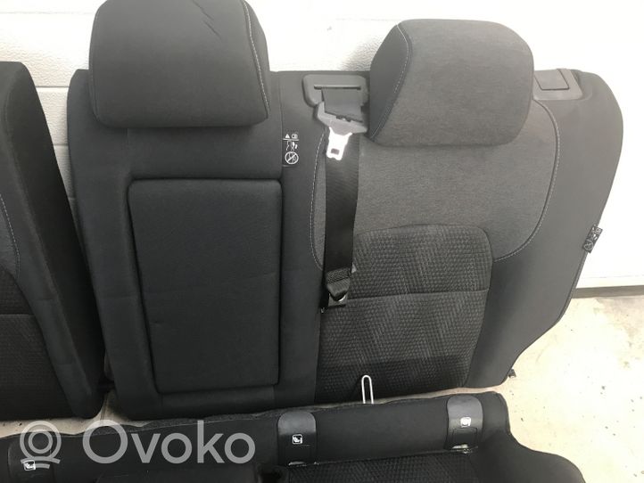 Nissan Qashqai J12 Fotele / Kanapa / Komplet 