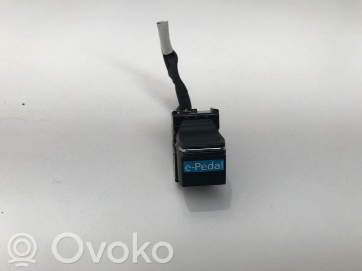 5SA0A Nissan Leaf II (ZE1) Traction control (ASR) switch, 15.07 € RRR