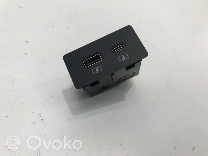 Nissan Qashqai J12 Connettore plug in USB 253316UA0