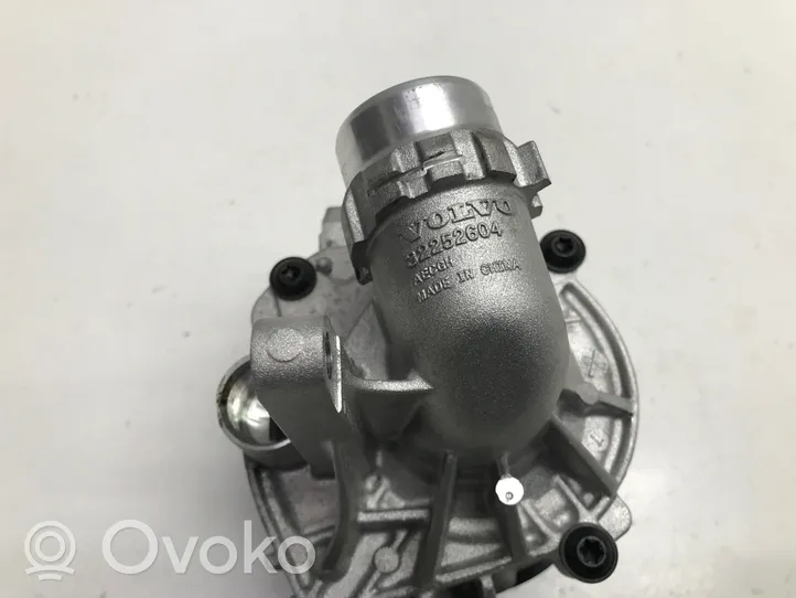 Volvo XC40 Pompa dell’acqua 32252604