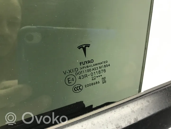 Tesla Model Y Takaovi 