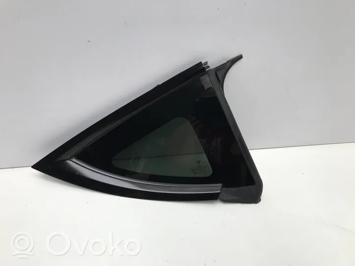Tesla Model Y Fenêtre latérale avant / vitre triangulaire 160080900C