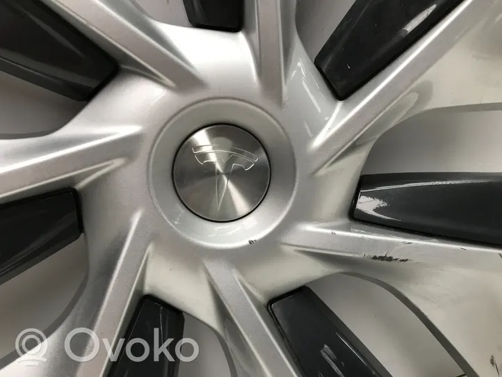 Tesla Model Y Kołpaki oryginalne R19 104423500B