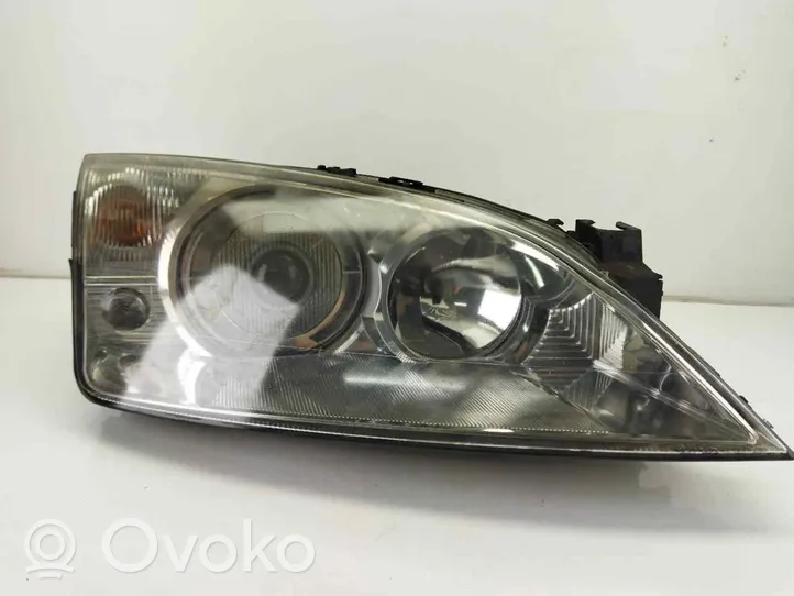 Ford Mondeo Mk III Lampa przednia 1305239173