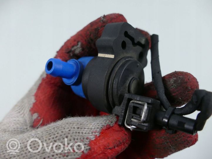 Mercedes-Benz SLK R171 Solenoidinis vožtuvas A0004705493