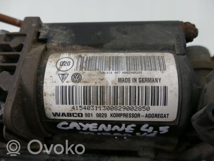 Porsche Cayenne (9PA) Compressore/pompa sospensioni pneumatiche 95535890102