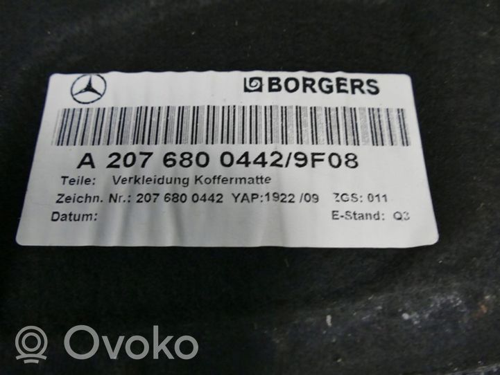 Mercedes-Benz E A207 Kita bagažinės apdailos detalė A2076930433