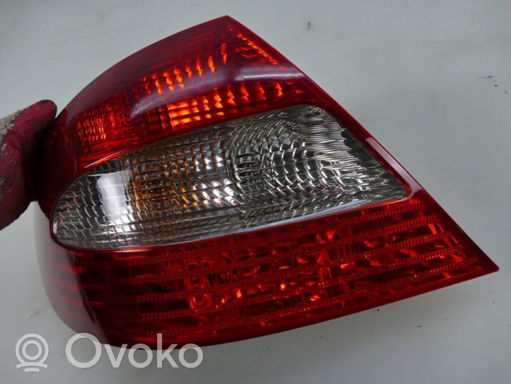 Mercedes-Benz CLK A209 C209 Lampa tylna A2098201564