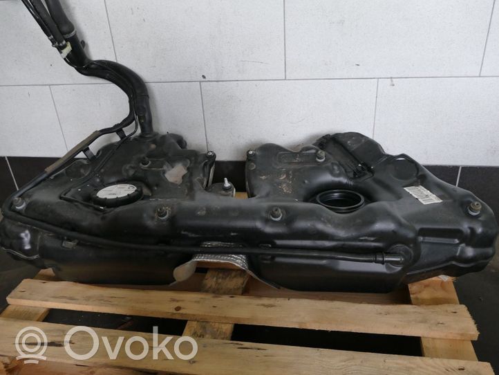 Mercedes-Benz CLK A209 C209 Réservoir de carburant A2034707501