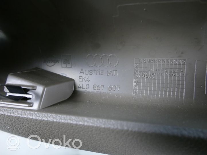 Audi Q7 4L Apatinis, bagažinės šono, apdailos skydas 4L0867973