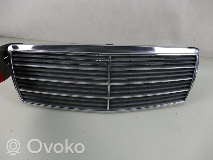 Mercedes-Benz S W140 Grotelės priekinės 1408800485