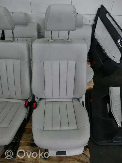 Mercedes-Benz E W212 Garnitures, kit cartes de siège intérieur avec porte 